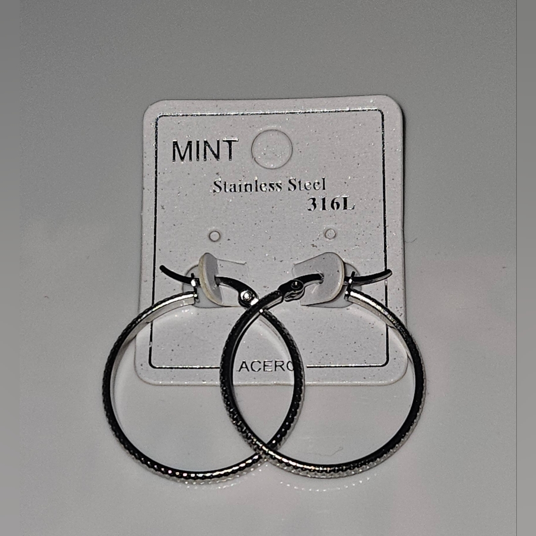 Mint Textured Silver-Tone Medium Sized Hoop Earrings Bnib 8$